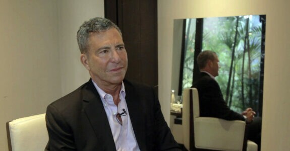 Jeffrey Sharlach e a fragmentação da mídia de massas