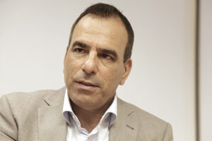 AmosGenish_300_CelinaFilgueiras.jpg