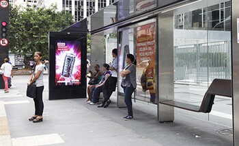 Abrigo de ônibus na avenida Paulista (Crédito: Celina Filgueiras)