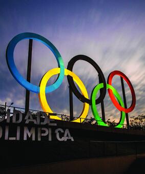 RIO DE JANEIRO, BRAZIL - JULY 19: (EDITOR'S NOTE: Photo taken with a long exposure) View of the Olympic rings placed at Madureira Park, on July 19, 2016 in Rio de Janeiro, Brazil. The Rio Olympic Games run from August 5-21. (Photo by Buda Mendes/Getty Images)