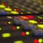 Para os anunciantes, o rádio é vital no dial e no streaming