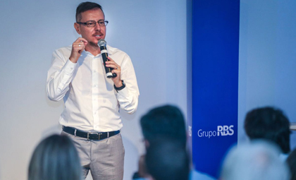 Marcelo Pacheco em apresentação a executivos do Grupo RBS (Crédito: Jefferson Bernardes/ Divulgação)