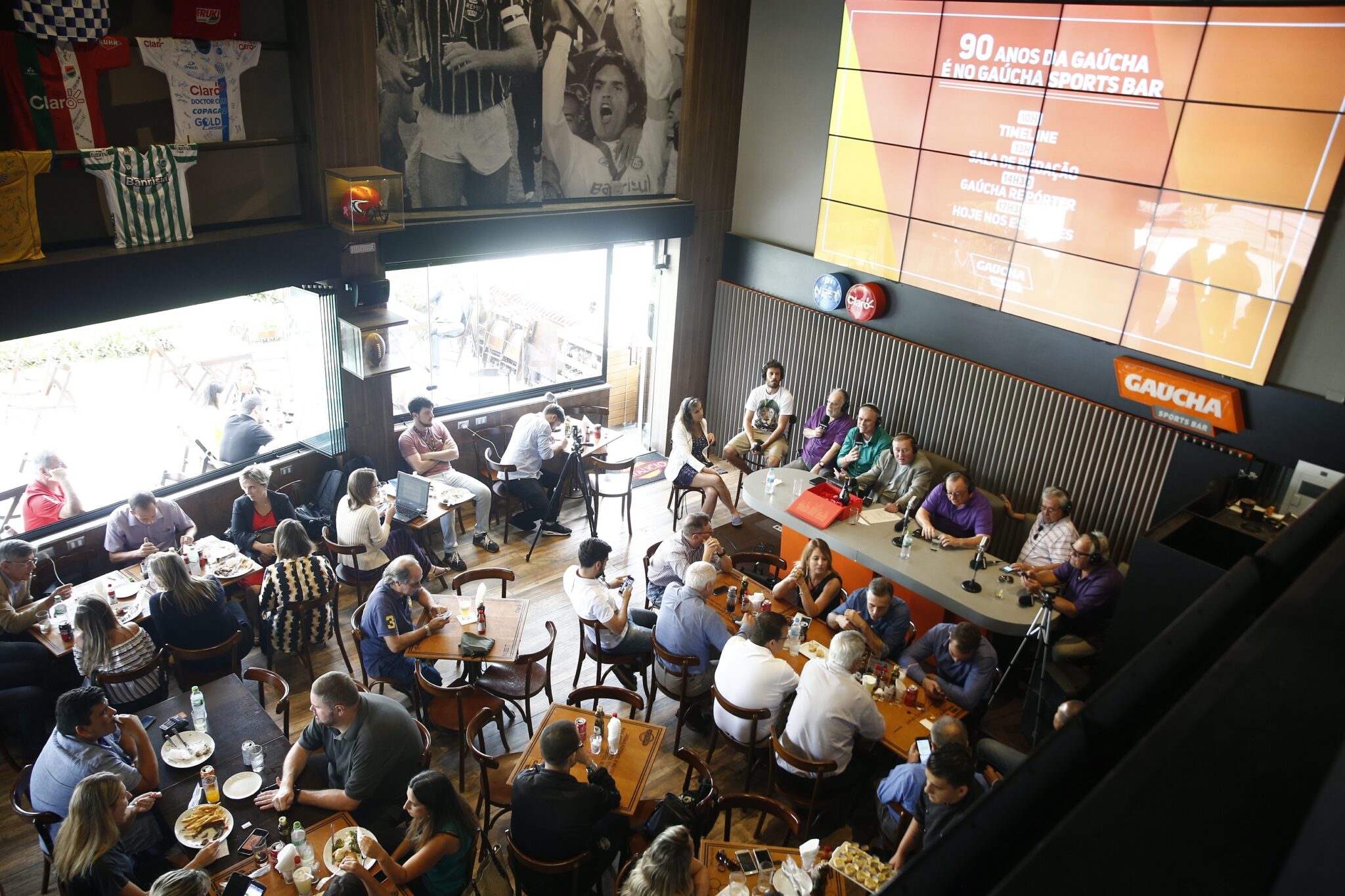 Sala de Redação no Gaúcha Sports Bar na quarta-feira, 8. Crédito: Bruno Alencastro