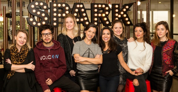 Bruna Cipullo, Alan Dantas, Aládia Tramontina, Priscila Massuda, Mirelly Rosa, Thaís Denker, Juliana Monteiro e Manoela Cardoso (crédito: divulgação)