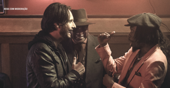 Rodrigo Santoro abre o coração em vídeo da Budweiser