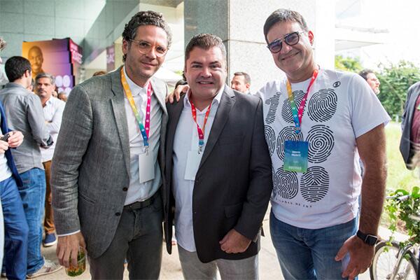 David Laloum (Y&R), Marcos Quintela (Grupo Newcomm) e Sergio Valente (Globo) - Crédito: Ramón Vasconcellos/Divulgação