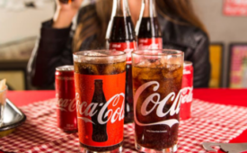 Produtos imprimem felicidade e otimismo inseridos na comunicação da Coca-Cola (Crédito: Divulgação)