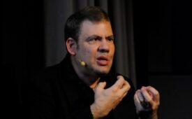 Gomez veio ao Brasil palestrar sobre a comunicação trasmidiática e a jornada coletiva no evento Brazil's Independent Games Festival, que acontece entre 26 de junho à 1 de julho (Crédito: Reprodução)
