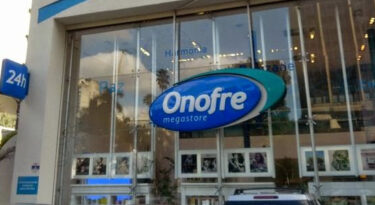 Raia Drogasil faz acordo com CVS para compra da Onofre
