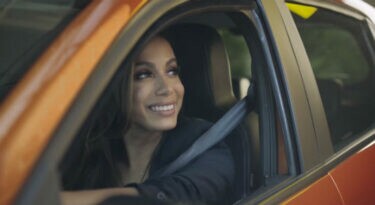 McDonald’s e Anitta unem-se em campanha de Renault