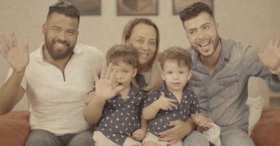Campanhas para Dia dos Pais têm tom divertido e emocional