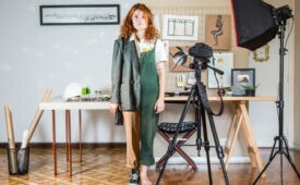 Ellora Haonne, criadora de conteúdo nos bastidores de gravação da série (Crédito: divulgação)