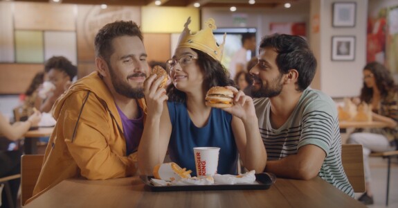 Burger King quer promover debate sobre poliamor