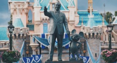Disney tem aumento de assinantes em streaming e de lucro nos parques