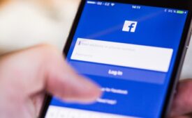 O Facebook e o Twitter vêm compartilhando notas sobre contas falsas ligadas ao Irã (crédito: stock up)