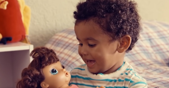 Meninos não podem brincar de boneca? — A Seguir Niterói