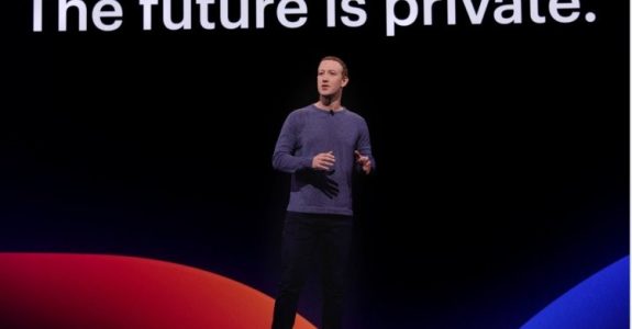 “The future is private!”. Na mosca, Mark!