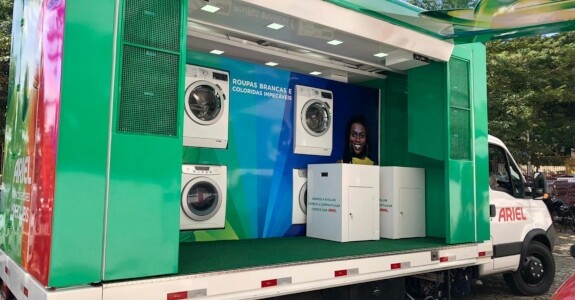 Ariel investe em lavanderia itinerante
