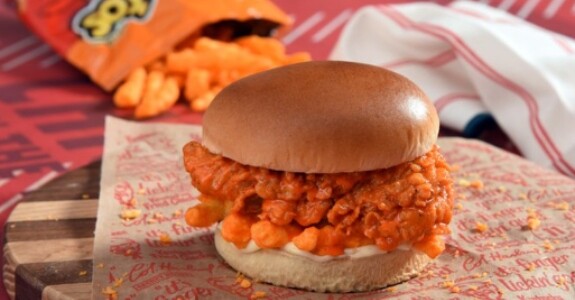 KFC faz sanduíche de Cheetos