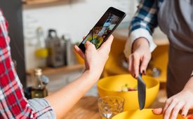 Vídeos de receitas (Crédito: Golubovy/iStock)