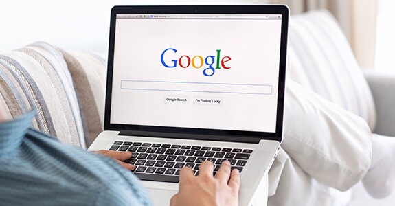 Google é o mecanismo de busca mais utilizado pelos usuários (Crédito: Prykhodov/istock)