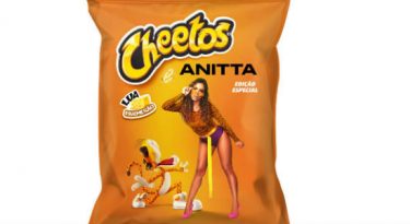 Cheetos leva público para festa na casa de Anitta