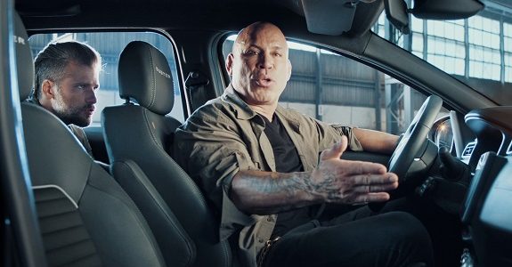 Bruno Gagliasso zoa lutador em comercial da Renault