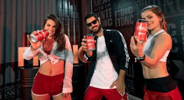 Coca-Cola apresenta coreografias de FitDance