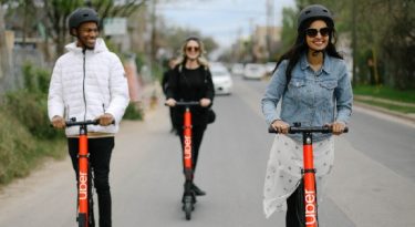 Uber lança serviço de patinetes elétricos em SP