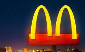 McDonald's muda logo e aposta no delivery neste momento de isolamento social (Crédito: divulgação)