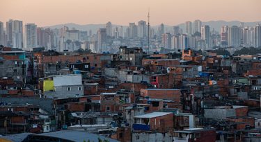 Outdoor social promove internet em favelas durante isolamento