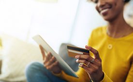 cartão-cred-Jay-Yuno-istock