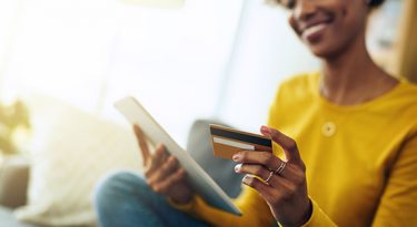 Blacks temáticas movimentam R$ 10 milhões no e-commerce