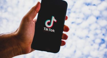 TikTok permitirá às marcas patrocinarem diretamente posts de creators