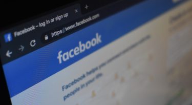 Publicidade impulsiona receita do Facebook no início de 2021