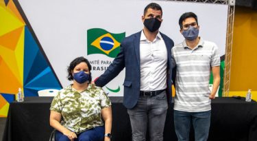 Comitê Paralímpico Brasileiro reelege presidente e elege vice