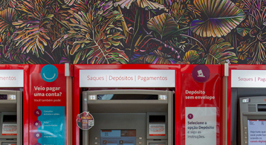 Santander faz caixa eletrônico virar espaço artístico
