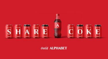 Para engajar público, Coca-Cola leva letras às embalagens