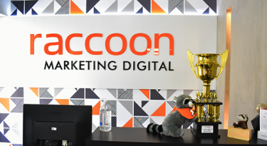 Raccoon conquista conta digital da Estácio