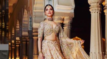 Caras chega à Índia para cobrir universo de Bollywood