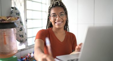 MPT capacita estudantes negros na publicidade