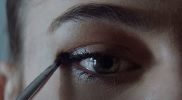 Dove cria reverse-selfies para combater baixa autoestima nas redes sociais