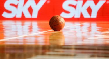 Sky retorna ao vôlei e ao basquete