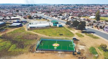 Lay’s quer transformar embalagens em campos de futebol