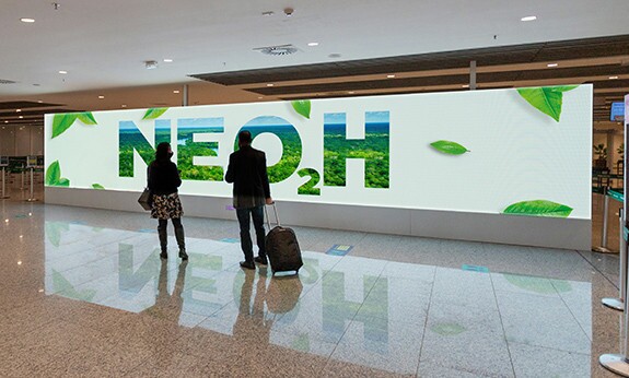 NEOOH é Carbon Friendly - Operação compensa 100% da pegada de carbono de mais de 120 aeroportos, terminais e circuitos de mídia out of home.