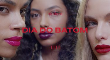 Eudora faz desfile para celebrar o Dia do Batom