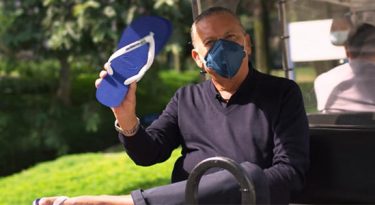 Galvão Bueno usa Havaianas na abertura da Olimpíada
