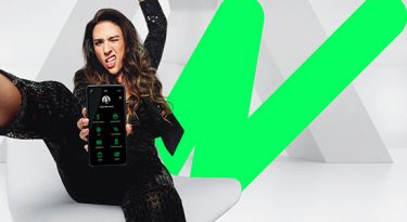 Tatá Werneck assume relacionamento com Next