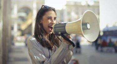 Como usar sua voz para compartilhar suas ideias?