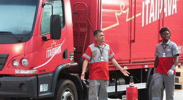Itaipava usa funcionários como protagonistas de campanha